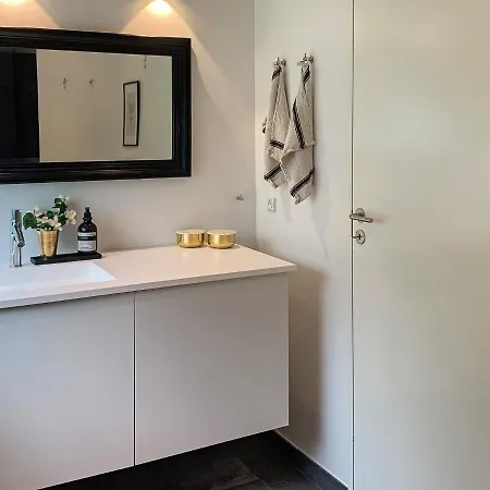 8 Person In Hornbaek-by Traum *